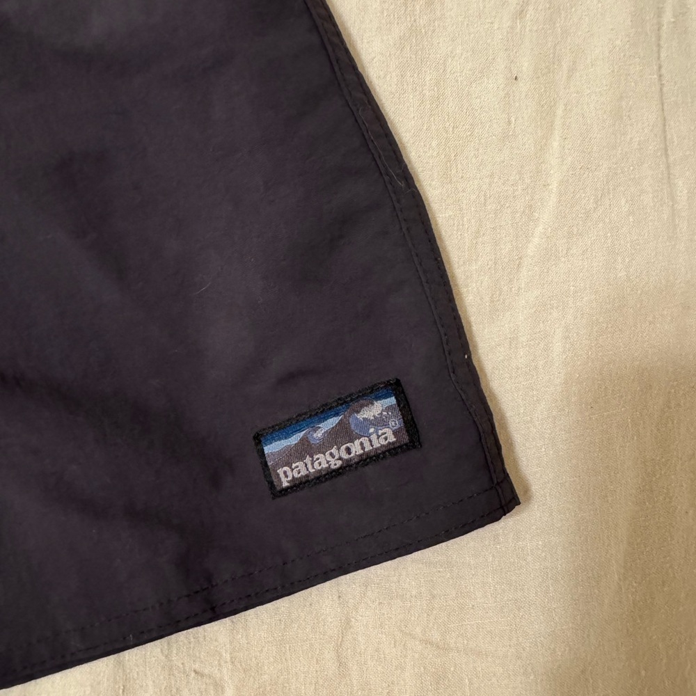 Patagonia Board Shorts Mens 35 Black Wayfarer Swim Trunks Unlined Surf Beachwear - Picture 7 of 10